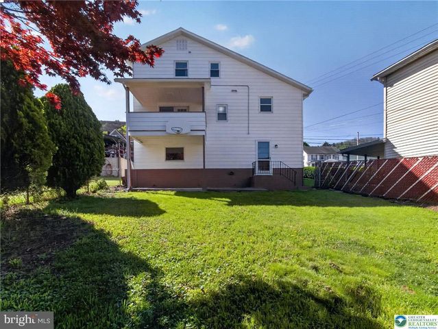 2 E CENTER ST, Nesquehoning, PA 18240