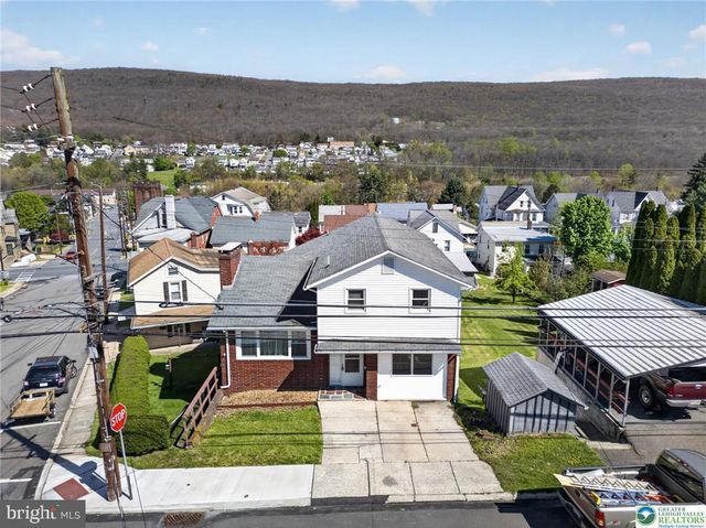 2 E CENTER ST, Nesquehoning, PA 18240