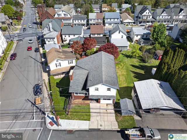 2 E CENTER ST, Nesquehoning, PA 18240
