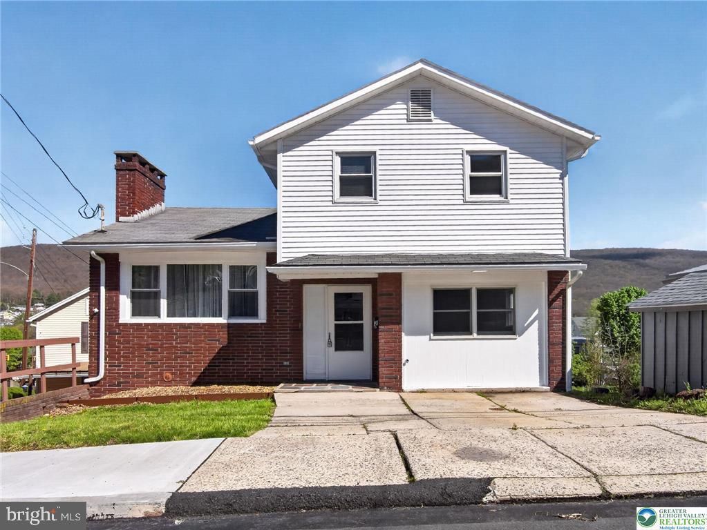 2 E CENTER ST, Nesquehoning, PA 18240