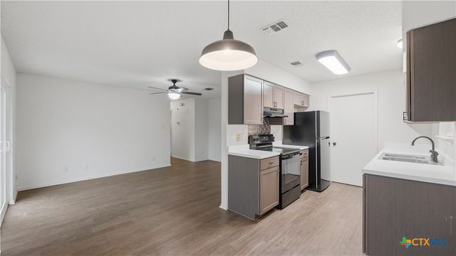 2221 Michigan Street, New Braunfels, TX 78130