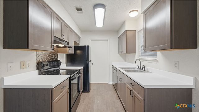 2221 Michigan Street, New Braunfels, TX 78130
