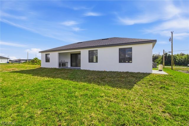 321 Peerless ST, Lehigh Acres, FL 33974