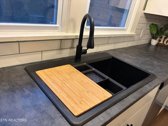 205 Old Dandridge Pike, Strawberry Plains, TN 37871