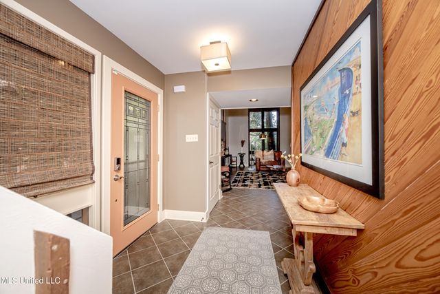 308 Lovers Lane, Ocean Springs, MS 39564