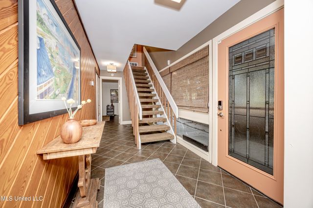 308 Lovers Lane, Ocean Springs, MS 39564