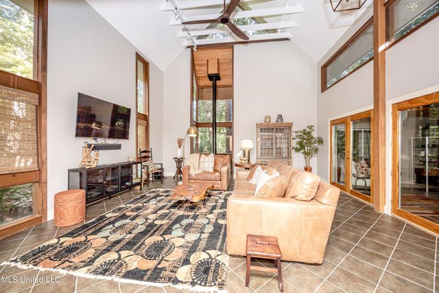 308 Lovers Lane, Ocean Springs, MS 39564