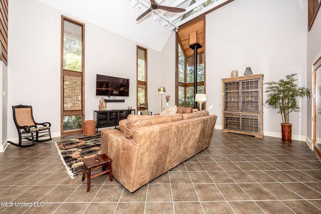 308 Lovers Lane, Ocean Springs, MS 39564