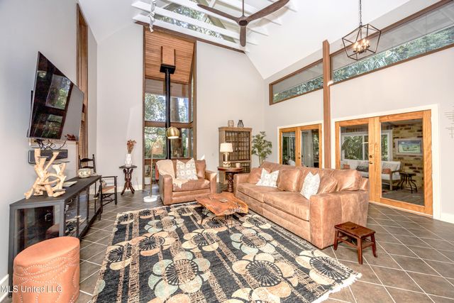308 Lovers Lane, Ocean Springs, MS 39564