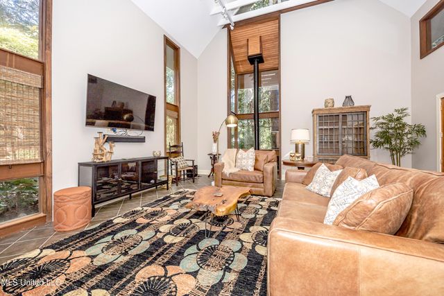 308 Lovers Lane, Ocean Springs, MS 39564
