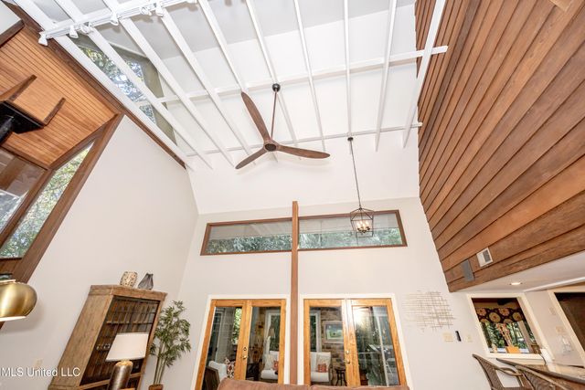308 Lovers Lane, Ocean Springs, MS 39564
