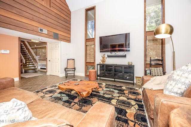 308 Lovers Lane, Ocean Springs, MS 39564