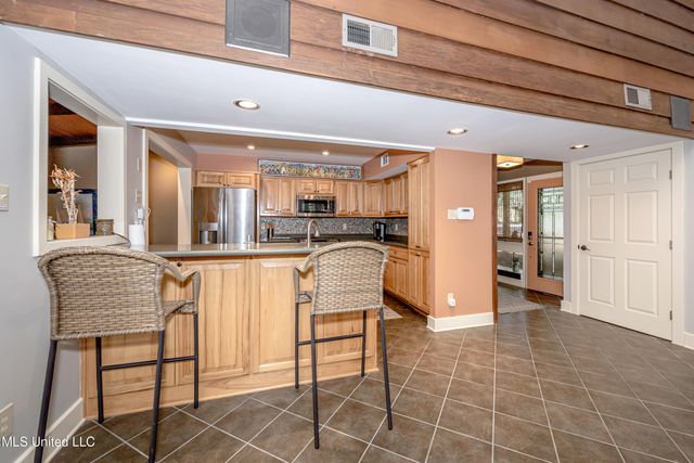 308 Lovers Lane, Ocean Springs, MS 39564