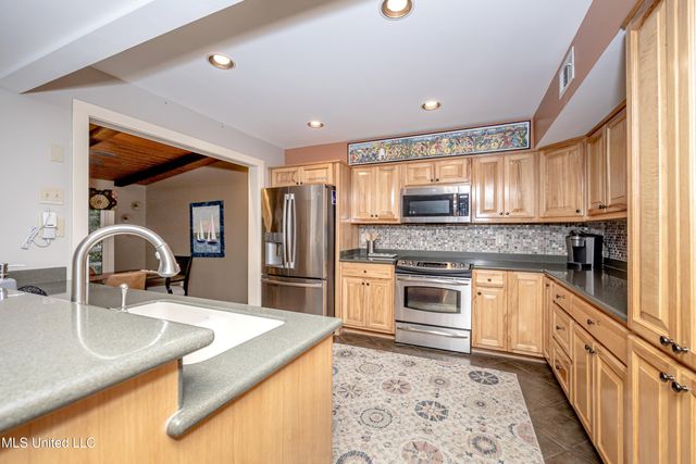 308 Lovers Lane, Ocean Springs, MS 39564
