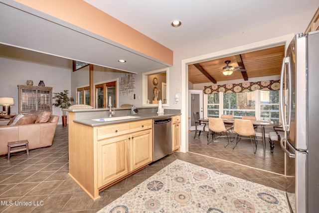 308 Lovers Lane, Ocean Springs, MS 39564