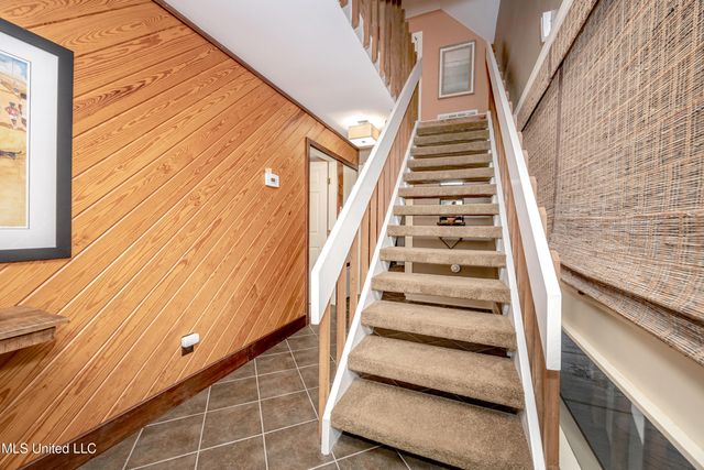 308 Lovers Lane, Ocean Springs, MS 39564