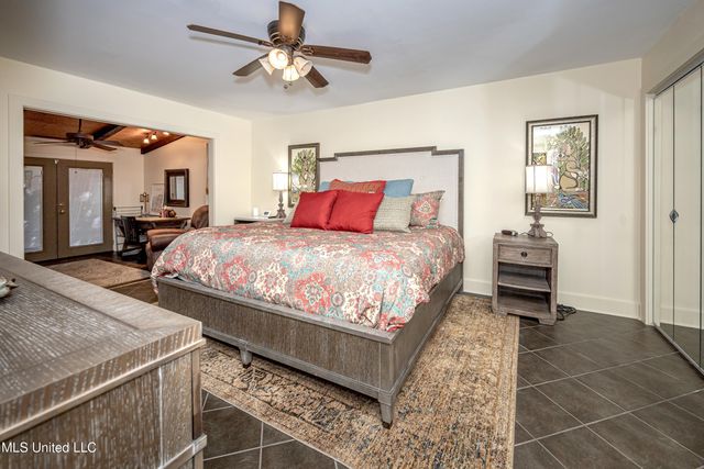 308 Lovers Lane, Ocean Springs, MS 39564