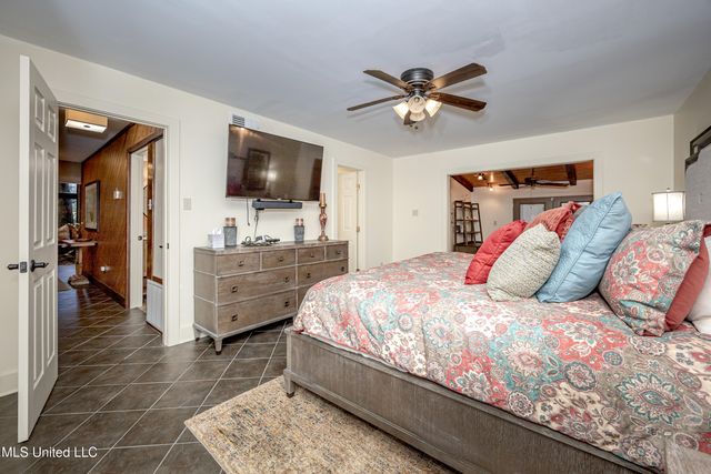 308 Lovers Lane, Ocean Springs, MS 39564