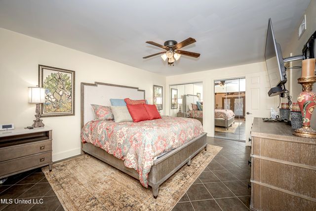 308 Lovers Lane, Ocean Springs, MS 39564