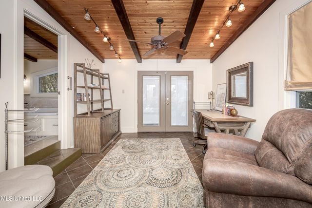 308 Lovers Lane, Ocean Springs, MS 39564
