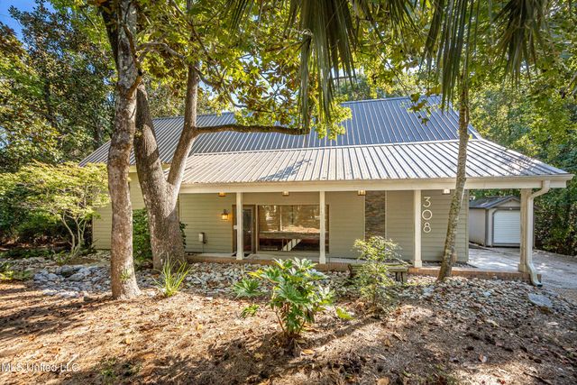 308 Lovers Lane, Ocean Springs, MS 39564