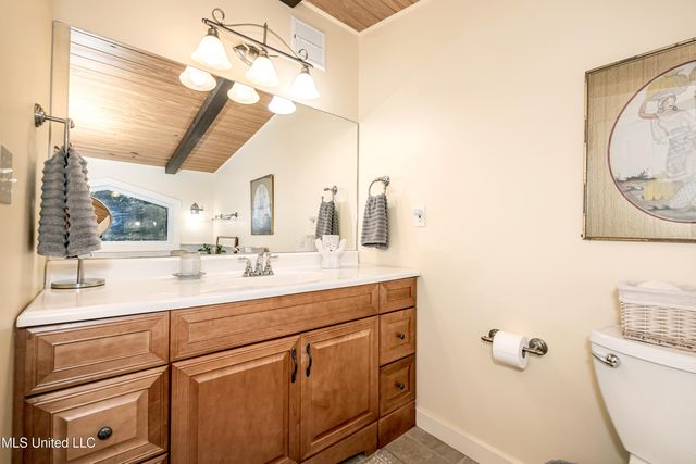 308 Lovers Lane, Ocean Springs, MS 39564