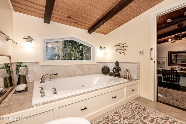 308 Lovers Lane, Ocean Springs, MS 39564