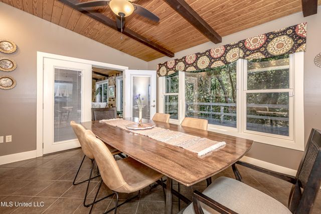 308 Lovers Lane, Ocean Springs, MS 39564