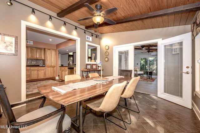308 Lovers Lane, Ocean Springs, MS 39564
