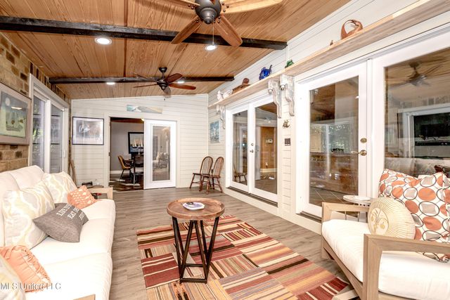 308 Lovers Lane, Ocean Springs, MS 39564