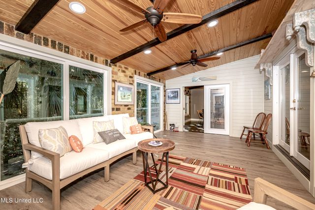 308 Lovers Lane, Ocean Springs, MS 39564