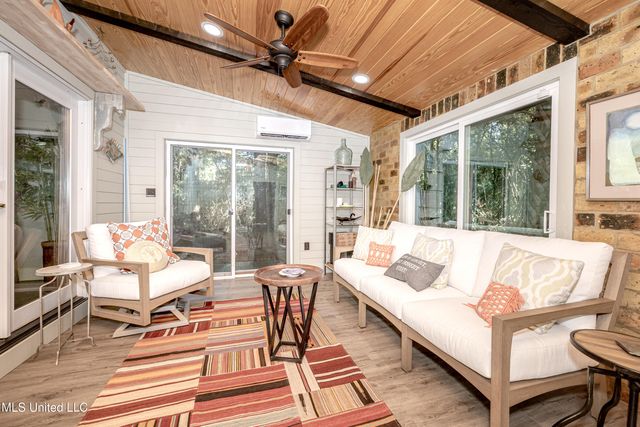 308 Lovers Lane, Ocean Springs, MS 39564