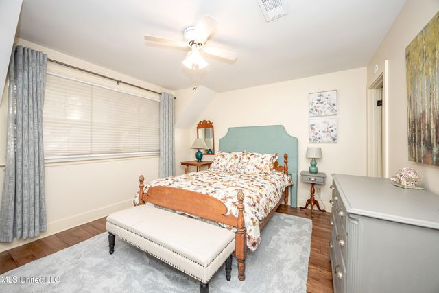 308 Lovers Lane, Ocean Springs, MS 39564