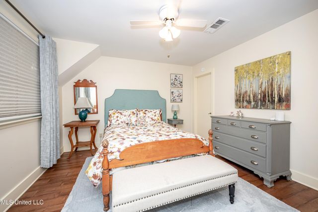 308 Lovers Lane, Ocean Springs, MS 39564