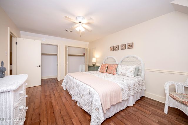 308 Lovers Lane, Ocean Springs, MS 39564