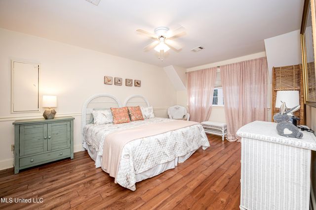 308 Lovers Lane, Ocean Springs, MS 39564