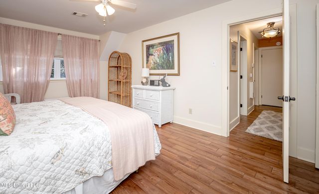 308 Lovers Lane, Ocean Springs, MS 39564
