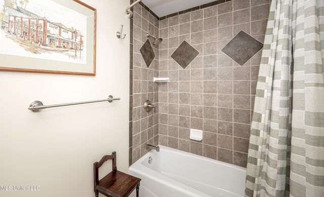 308 Lovers Lane, Ocean Springs, MS 39564