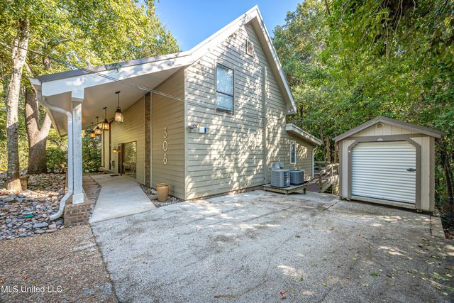 308 Lovers Lane, Ocean Springs, MS 39564