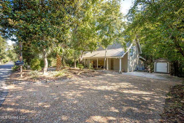 308 Lovers Lane, Ocean Springs, MS 39564