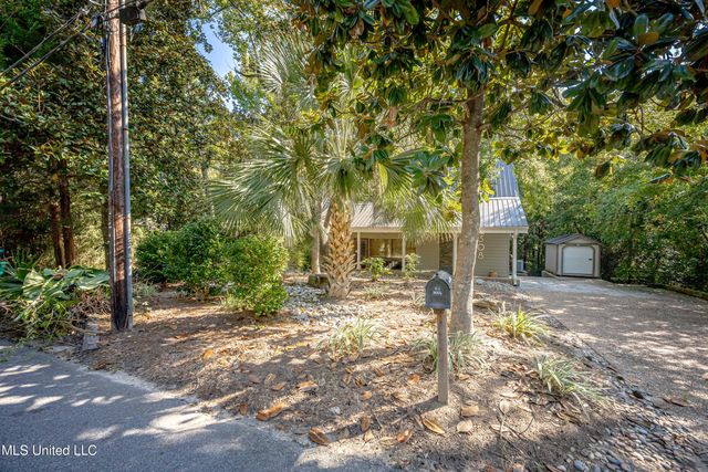 308 Lovers Lane, Ocean Springs, MS 39564