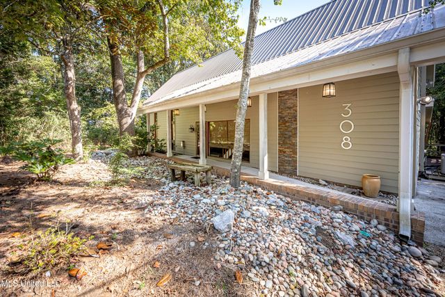 308 Lovers Lane, Ocean Springs, MS 39564
