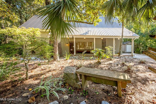 308 Lovers Lane, Ocean Springs, MS 39564