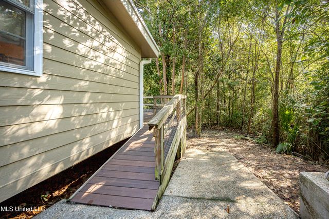 308 Lovers Lane, Ocean Springs, MS 39564
