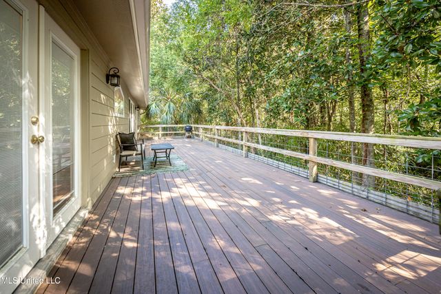 308 Lovers Lane, Ocean Springs, MS 39564