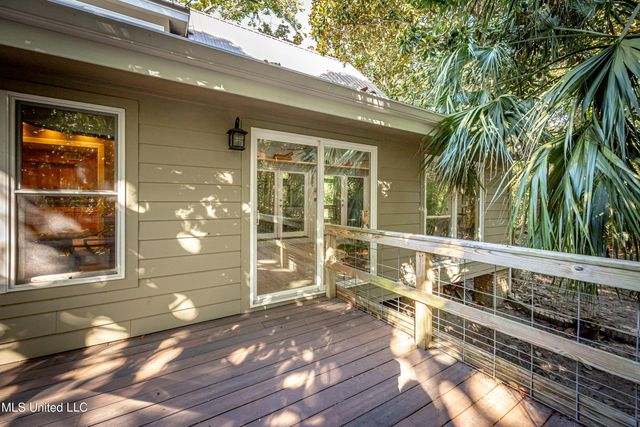 308 Lovers Lane, Ocean Springs, MS 39564