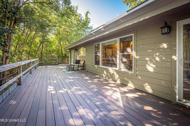 308 Lovers Lane, Ocean Springs, MS 39564