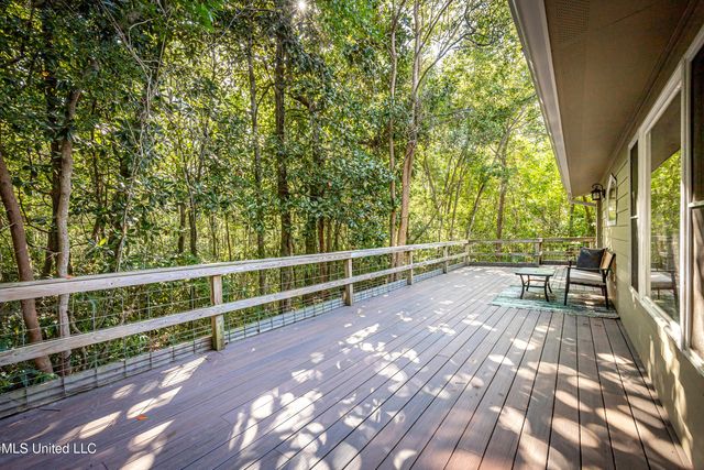 308 Lovers Lane, Ocean Springs, MS 39564