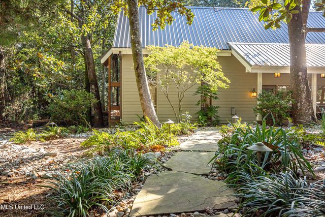 308 Lovers Lane, Ocean Springs, MS 39564
