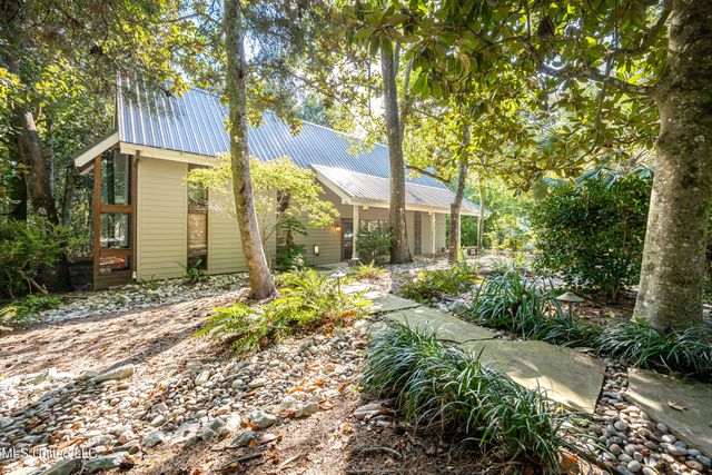 308 Lovers Lane, Ocean Springs, MS 39564